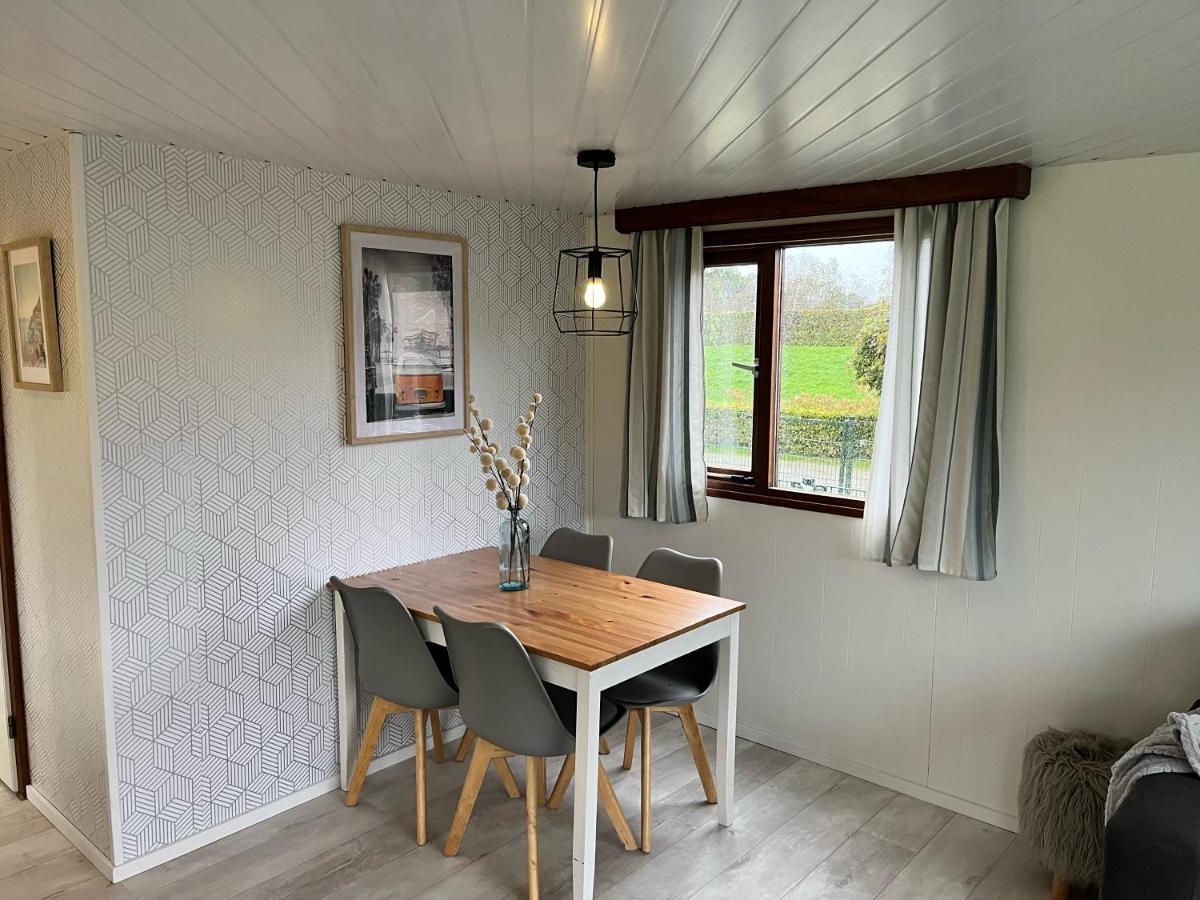 Vrijstaand Chalet Met Veel Buitenruimte En Veranda Zuid-Scharwoude Εξωτερικό φωτογραφία