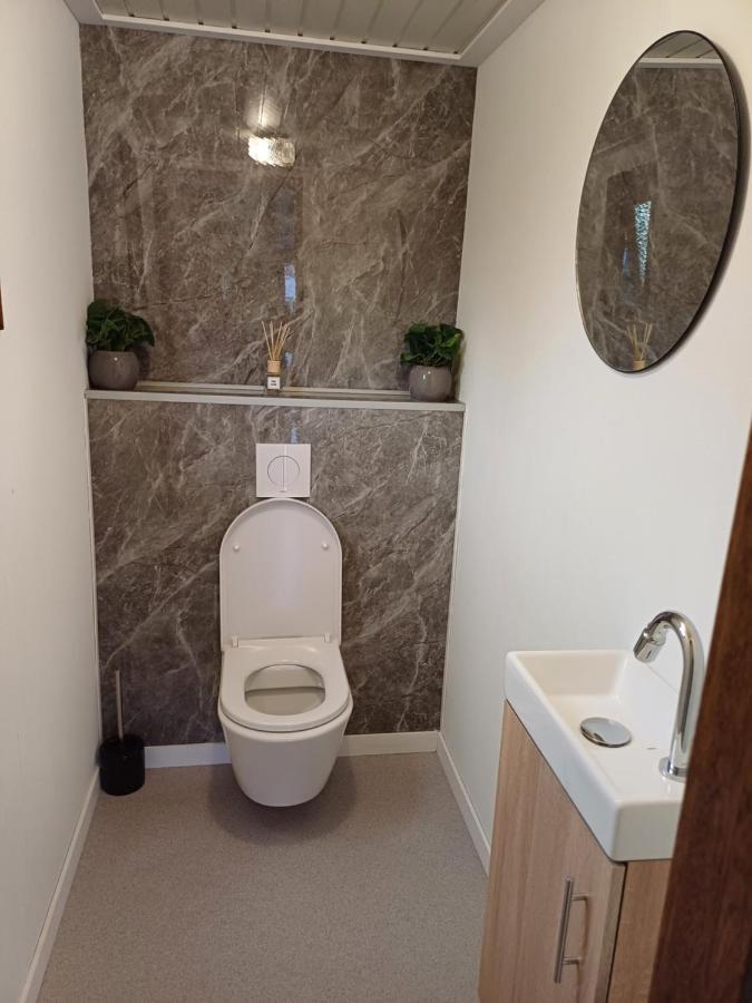 Vrijstaand Chalet Met Veel Buitenruimte En Veranda Zuid-Scharwoude Εξωτερικό φωτογραφία